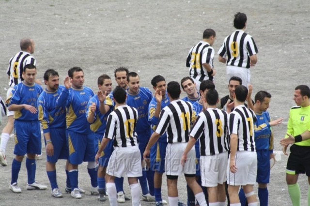 Le due squadre schierate